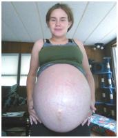 50 недель назад. Огромные животы беременных. Гигантские животы беременных. Самый большой живот у беременной.